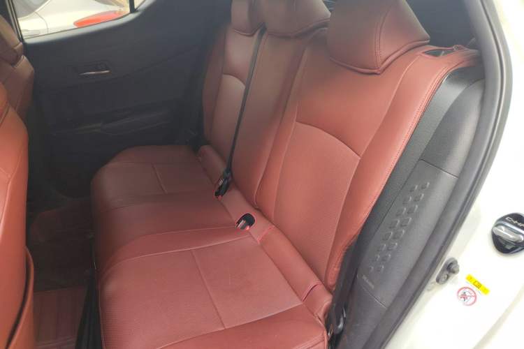 Used Toyota C-HR 2018 2.0L Leading Edition China V-standard Left Rear Seat
