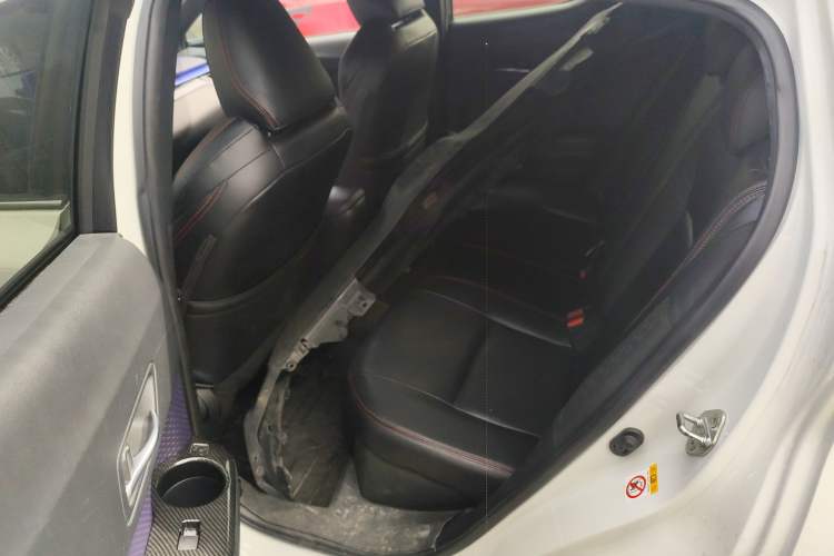 Used Toyota C-HR 2018 2.0L Luxury Edition China VI Standard Left Rear Seat