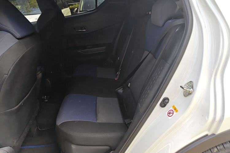 Used Toyota C-HR 2018 2.0L Luxury Sunroof Version China V Emission Standard Left Rear Seat