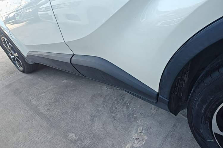 Used Toyota C-HR 2018 2.0L Leading Edition China V-standard Left Side Sill