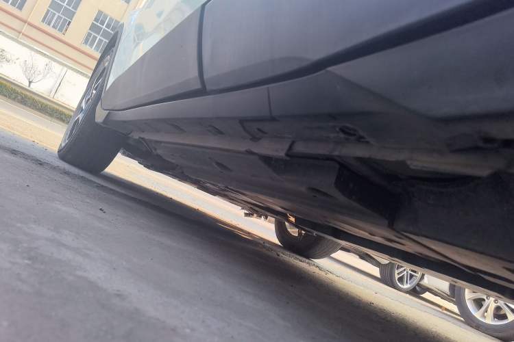 Used Toyota C-HR 2018 2.0L Leading with Sunroof China VI Standard Left Side Sill