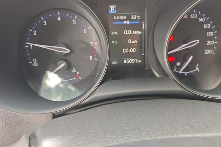 Used Toyota C-HR 2018 2.0L Leading Edition China V-standard Odometer Close Up