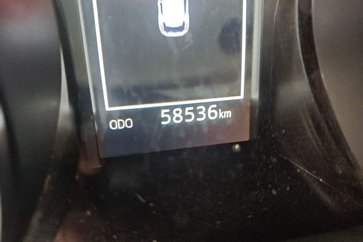 Used Toyota C-HR 2018 2.0L Leading with Sunroof China VI Standard Odometer Close Up