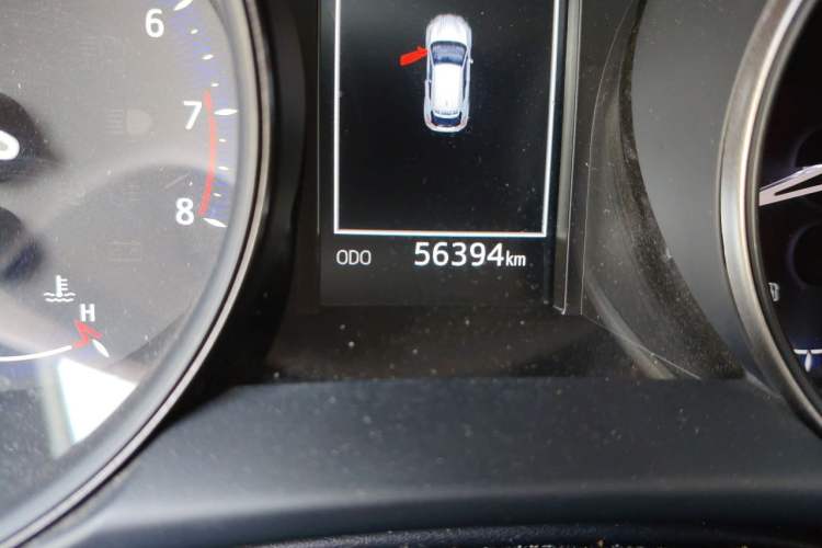Used Toyota C-HR 2018 2.0L Leading with Sunroof China VI Standard Odometer Close Up
