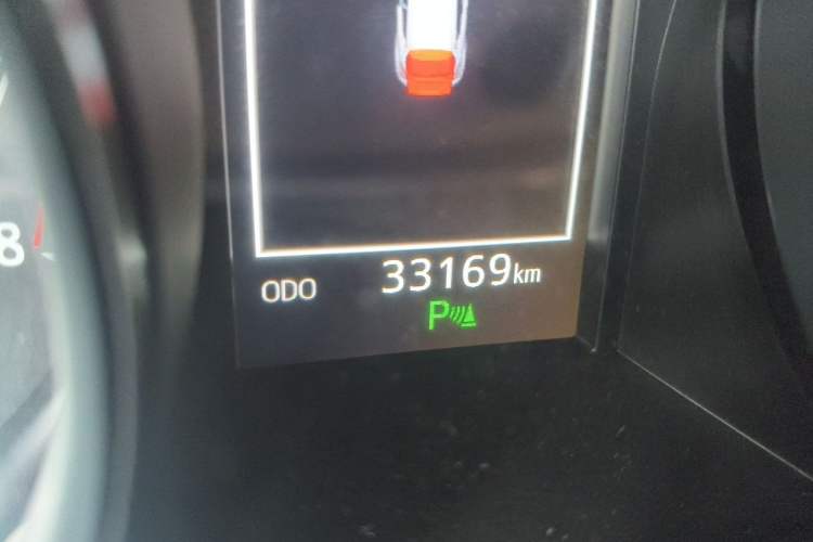 Used Toyota C-HR 2018 2.0L Luxury Sunroof Version China V Emission Standard Odometer Close Up