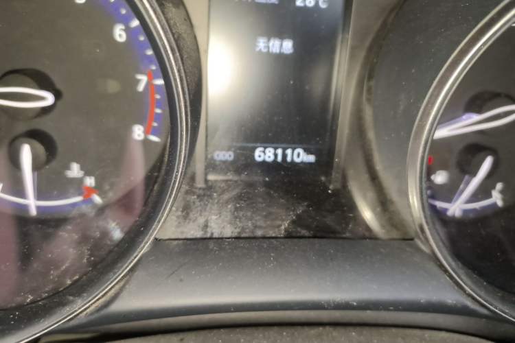 Used Toyota C-HR 2018 2.0L Leading with Sunroof China VI Standard Odometer Close Up