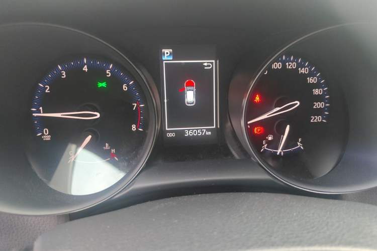 Used Toyota C-HR 2018 2.0L Leading with Sunroof China VI Standard Odometer Close Up