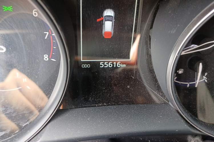 Used Toyota C-HR 2018 2.0L Leading with Sunroof China VI Standard Odometer Close Up