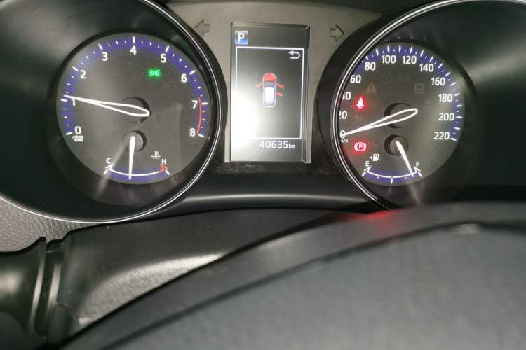 Used Toyota C-HR 2018 2.0L Leading with Sunroof China V Standard Odometer Close Up