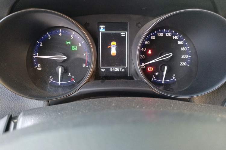 Used Toyota C-HR 2018 2.0L Leading with Sunroof China V Standard Odometer Close Up