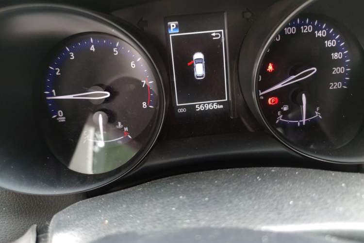 Used Toyota C-HR 2018 2.0L Leading with Sunroof China VI Standard Odometer Close Up