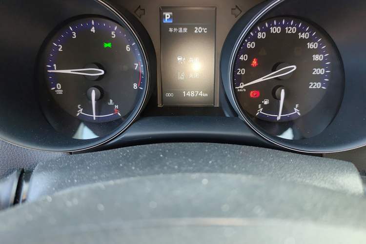Used Toyota C-HR 2018 2.0L Leading with Sunroof China V Standard Odometer Close Up