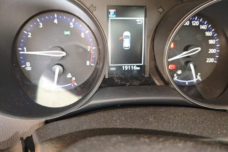 Used Toyota C-HR 2018 2.0L Leading with Sunroof China VI Standard Odometer Close Up