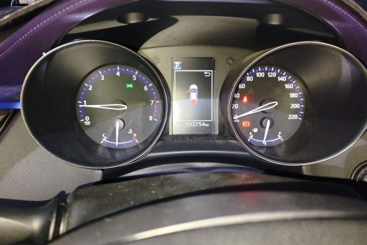 Used Toyota C-HR 2018 2.0L Leading with Sunroof China VI Standard Odometer Close Up