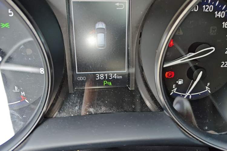 Used Toyota C-HR 2018 2.0L Luxury Sunroof Version China V Emission Standard Odometer Close Up