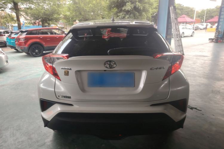 Used Toyota C-HR 2018 2.0L Leading with Sunroof China VI Standard Rear