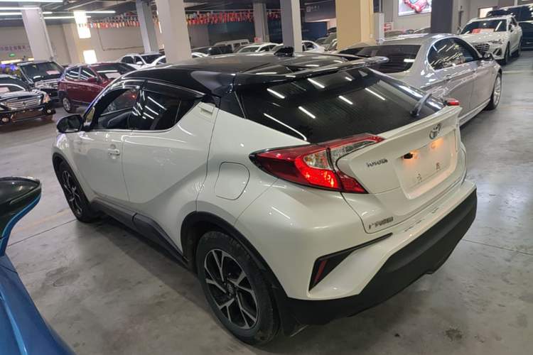 Used Toyota C-HR 2018 2.0L Leading with Sunroof China V Standard Rear Left 45 Deg