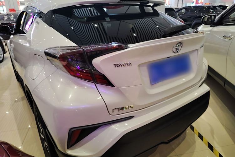 Used Toyota C-HR 2018 2.0L Luxury Sunroof Version China V Emission Standard Rear Left 45 Deg
