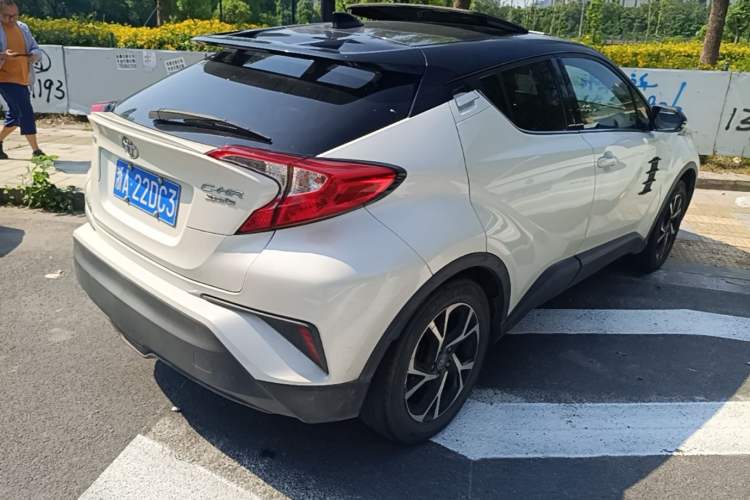 Used Toyota C-HR 2018 2.0L Leading with Sunroof China V Standard Rear Right 45 Deg
