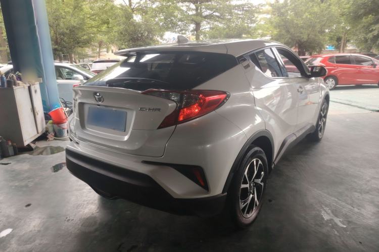 Used Toyota C-HR 2018 2.0L Leading with Sunroof China VI Standard Rear Right 45 Deg