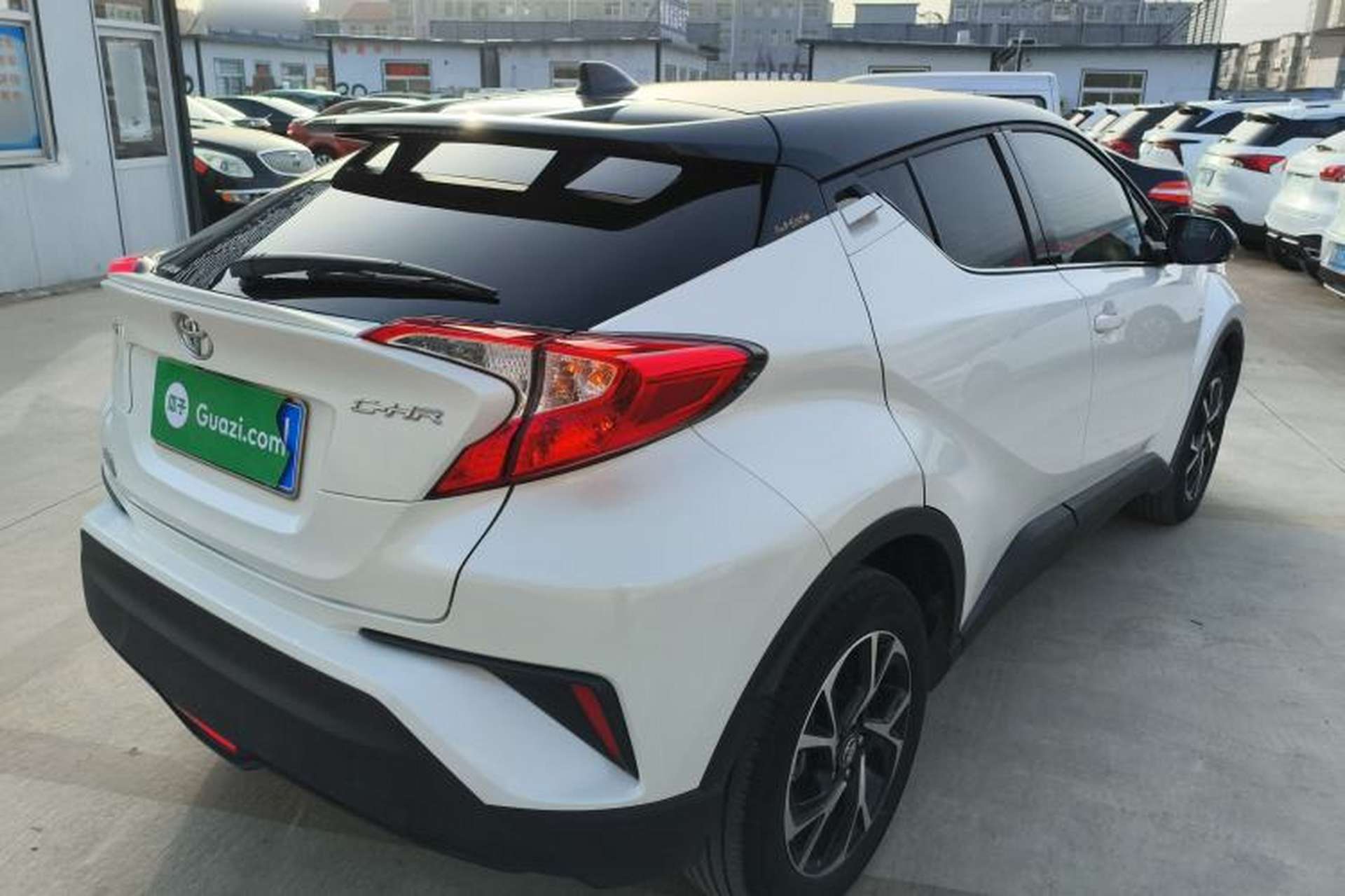 Used Toyota C-HR 2018 2.0L Leading Edition China V-standard Rear Right 45 Deg