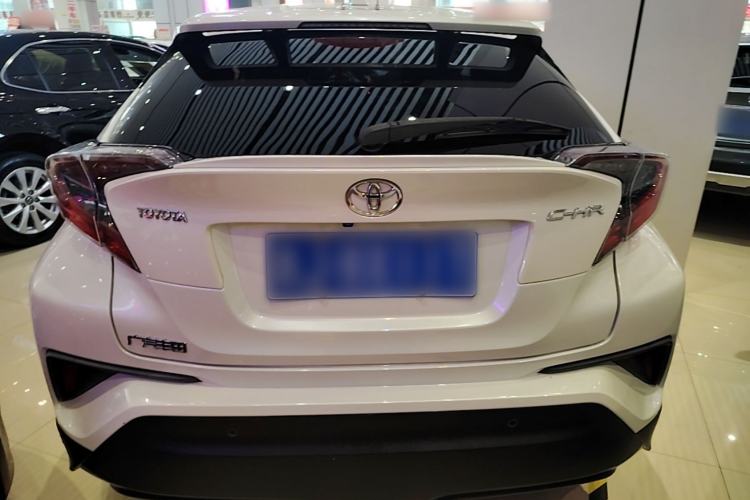 Used Toyota C-HR 2018 2.0L Luxury Sunroof Version China V Emission Standard Rear