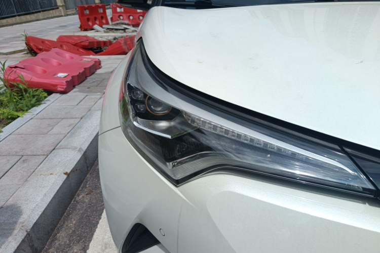 Used Toyota C-HR 2018 2.0L Luxury Sunroof Version China VI Standard Right Front Headlight