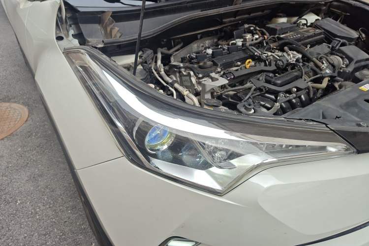 Used Toyota C-HR 2018 2.0L Leading with Sunroof China VI Standard Right Front Headlight