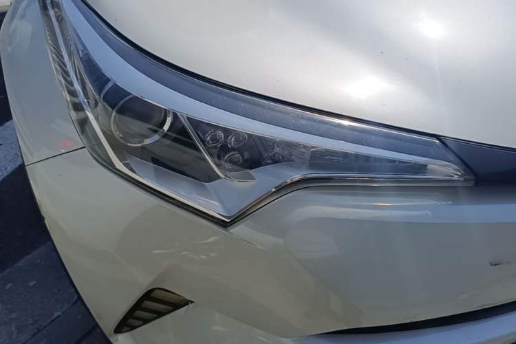 Used Toyota C-HR 2018 2.0L Leading with Sunroof China V Standard Right Front Headlight