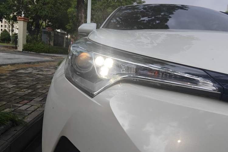 Used Toyota C-HR 2018 2.0L Leading Edition China V-standard Right Front Headlight