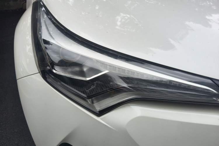 Used Toyota C-HR 2018 2.0L Luxury Sunroof Version China V Emission Standard Right Front Headlight
