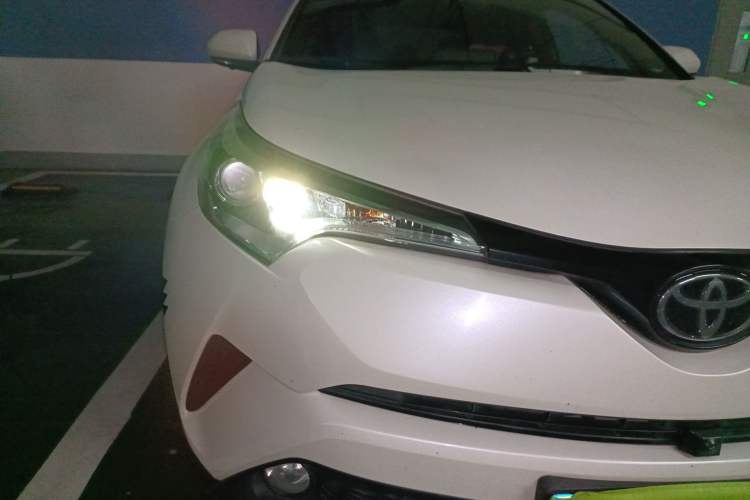 Used Toyota C-HR 2018 2.0L Leading Edition China VI Right Front Headlight