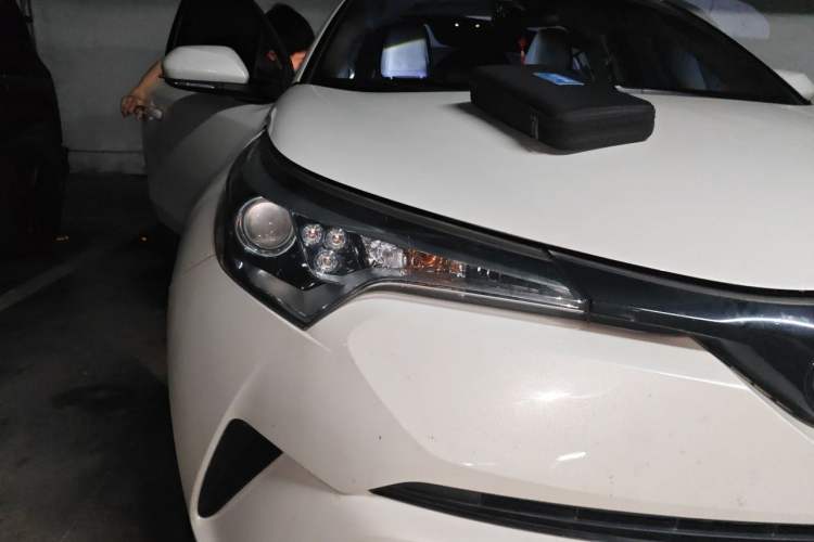 Used Toyota C-HR 2018 2.0L Leading with Sunroof China V Standard Right Front Headlight