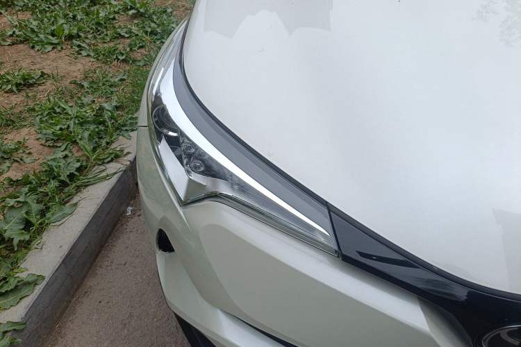 Used Toyota C-HR 2018 2.0L Leading with Sunroof China V Standard Right Front Headlight