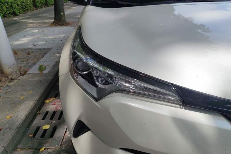 Used Toyota C-HR 2018 2.0L Leading Edition China V-standard Right Front Headlight