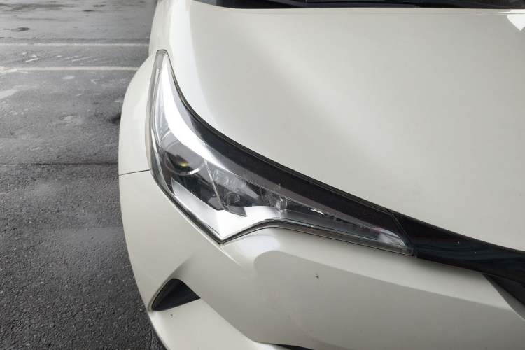 Used Toyota C-HR 2018 2.0L Leading with Sunroof China VI Standard Right Front Headlight