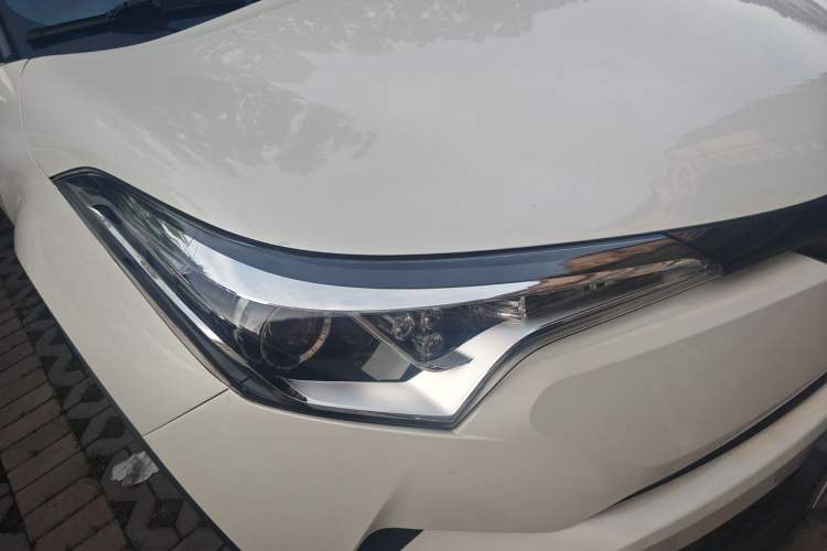 Used Toyota C-HR 2018 2.0L Leading with Sunroof China VI Standard Right Front Headlight