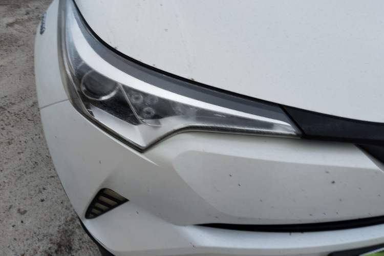Used Toyota C-HR 2018 2.0L Leading with Sunroof China VI Standard Right Front Headlight