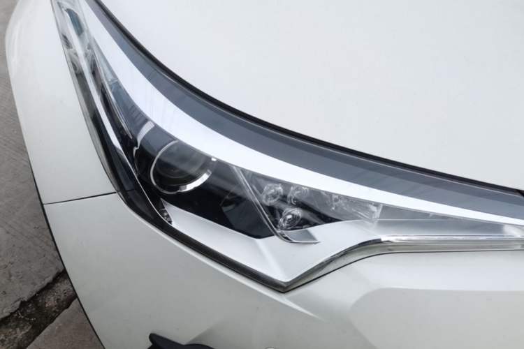 Used Toyota C-HR 2018 2.0L Luxury Edition China VI Standard Right Front Headlight
