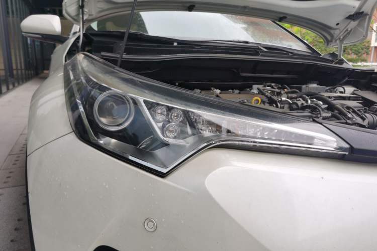 Used Toyota C-HR 2018 2.0L Leading with Sunroof China VI Standard Right Front Headlight