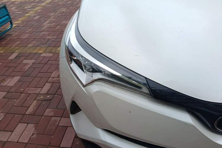 Used Toyota C-HR 2018 2.0L Leading with Sunroof China VI Standard Right Front Headlight