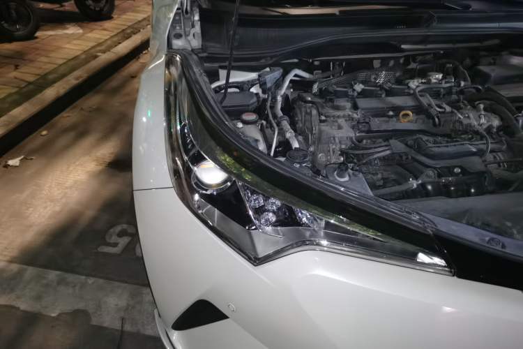 Used Toyota C-HR 2018 2.0L Leading with Sunroof China V Standard Right Front Headlight
