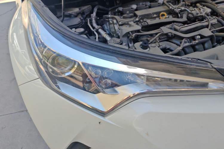 Used Toyota C-HR 2018 2.0L Leading with Sunroof China VI Standard Right Front Headlight