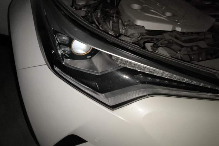 Used Toyota C-HR 2018 2.0L Luxury Sunroof Version China VI Standard Right Front Headlight