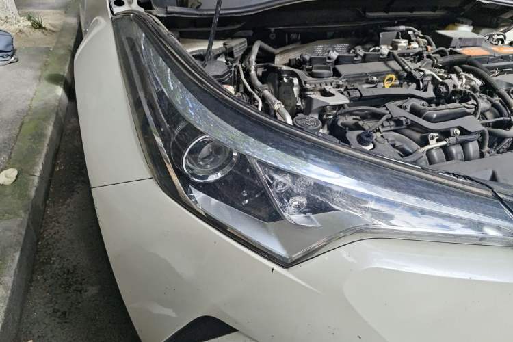 Used Toyota C-HR 2018 2.0L Leading with Sunroof China VI Standard Right Front Headlight