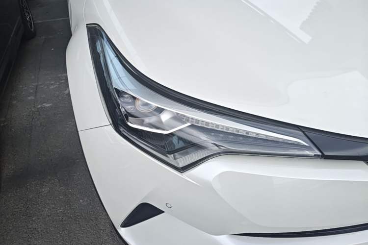 Used Toyota C-HR 2018 2.0L Luxury Edition China V Standard Right Front Headlight