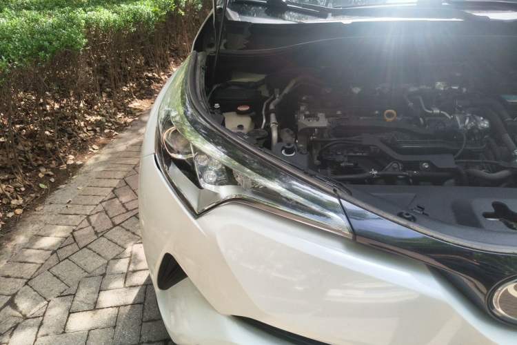 Used Toyota C-HR 2018 2.0L Leading with Sunroof China V Standard Right Front Headlight