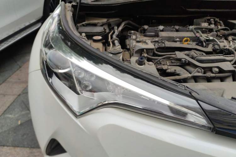Used Toyota C-HR 2018 2.0L Leading with Sunroof China VI Standard Right Front Headlight