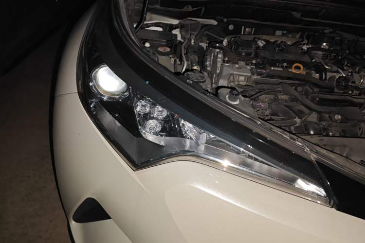 Used Toyota C-HR 2018 2.0L Leading Edition China VI Right Front Headlight