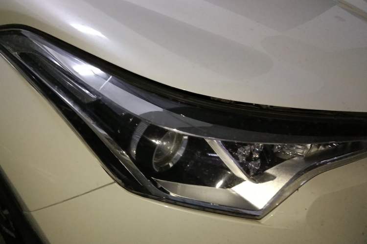 Used Toyota C-HR 2018 2.0L Leading with Sunroof China VI Standard Right Front Headlight